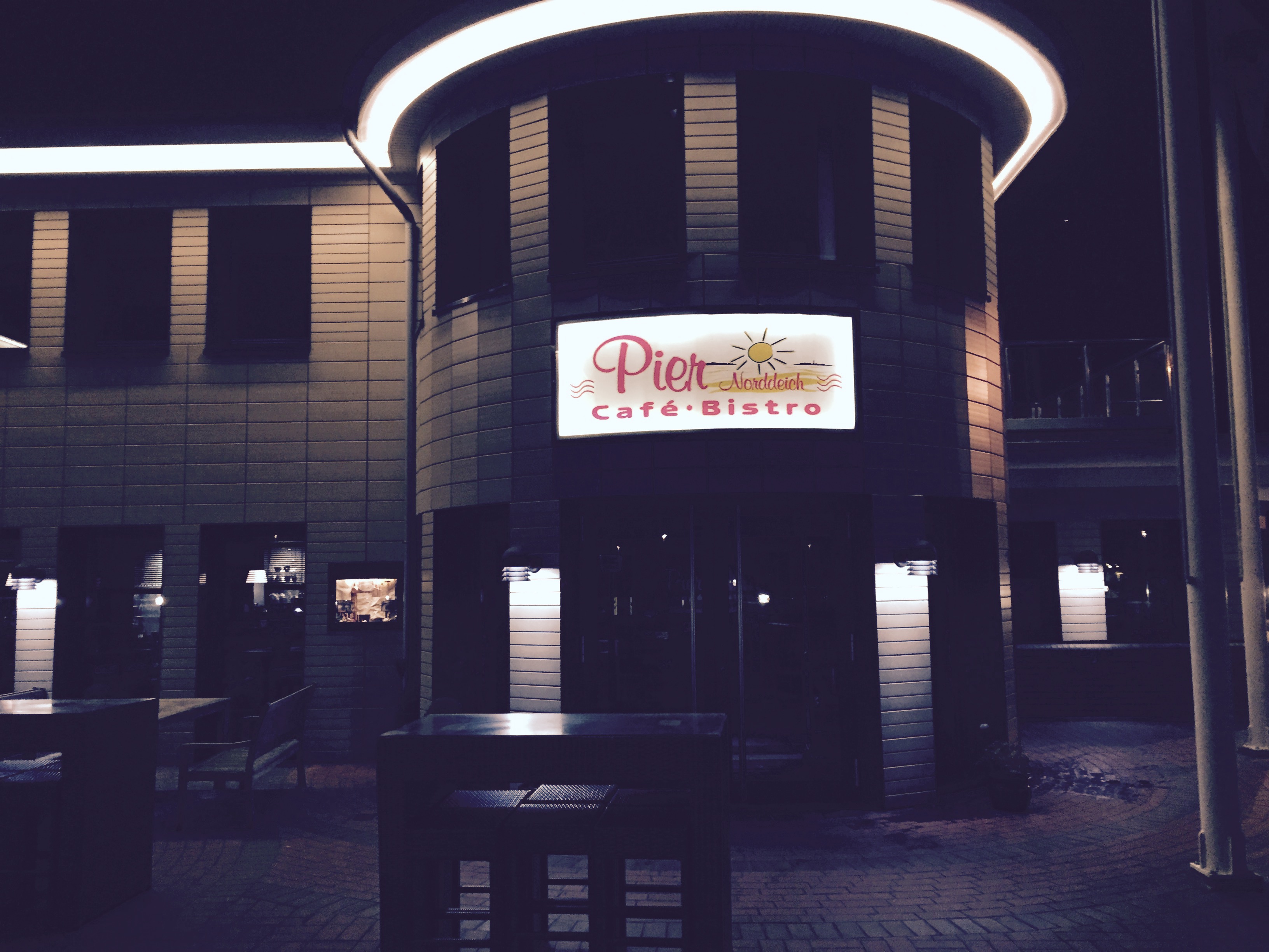 Freese Im Hafen bei Nacht